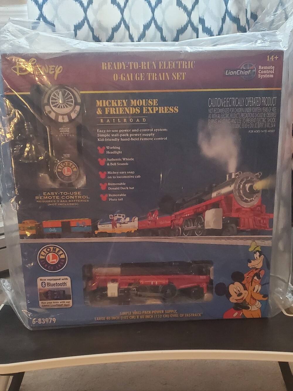 Lionel Ready-to-Run O-Gauge Electric Train Set - Red/Blue